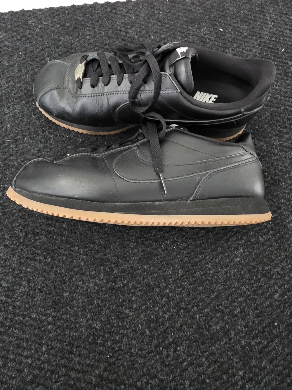 Nike Men’s Black Leather Sneakers with Gum Sole